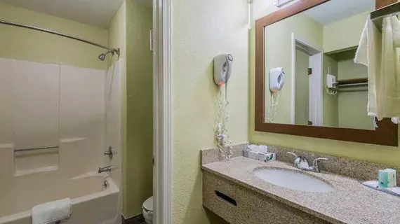 Quality Inn and Suites Muncie | Indiana - Muncie (ve civarı) - Muncie