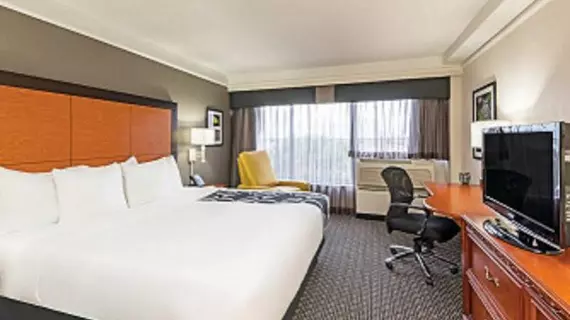 La Quinta Inn & Suites New Orleans Airport | Louisiana - New Orleans (ve civarı) - Kenner - Kenner - Louis Armstrong Uluslararası Havalimanı