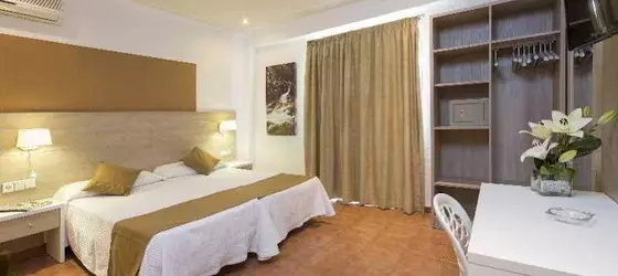 Hostal Adelino | Balearic Adaları - İbiza Adası - Sant Antoni de Portmany