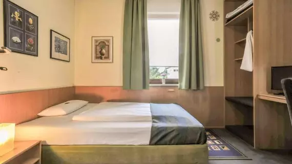 City Hotel Fellbach | Baden-Wuerttemberg - Rems-Murr-Kreis - Stuttgart (ve civarı) - Fellbach