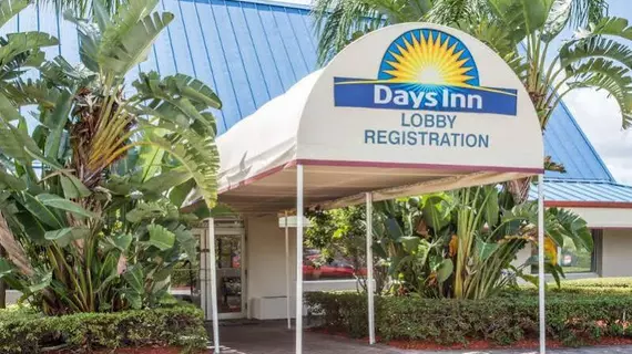 Days Inn West Palm Beach | Florida - Palm Beach - Batı Palm Beach (ve civarı) - West Palm Beach