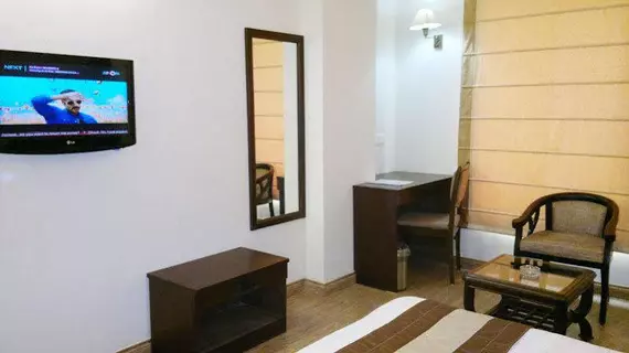 Hotel Rousha Inn | Batı Delhi - Ulusal Eyalet Başkenti Delhi - Delhi (ve civarı) - Noida