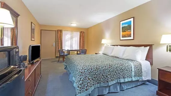 Days Inn Fontana / Rialto | Kaliforniya - San Bernardino County - San Bernardino (ve civarı) - Rialto