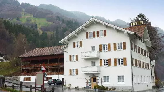 Landgasthof Sommerfeld | Maloja District - Graubuenden - Jenaz