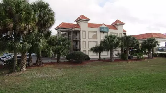 Quality Inn & Suite By The Lake | Florida - Orlando (ve civarı) - Disney's Maingate West