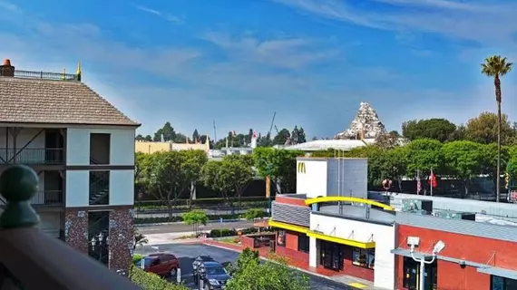 Anaheim Camelot Inn & Suites | Kaliforniya - Orange County - Anaheim - Anaheim Resort