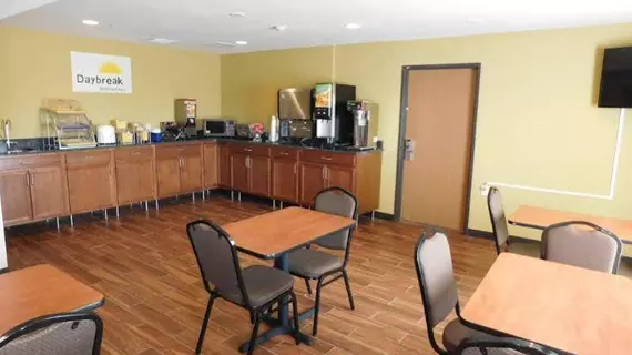 Days Inn & Suites Rochester South | Minnesota - Rochester (ve civarı) - Rochester