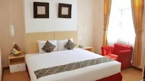 UNY Hotel | Yogyakarta Özel Bölgesi - Yogyakarta (ve civarı) - Depok