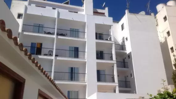 Hostal Tarba | Balearic Adaları - İbiza Adası - Sant Antoni de Portmany - West End