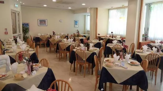 Hotel St Pierre | Emilia-Romagna - Rimini - Marina Centro