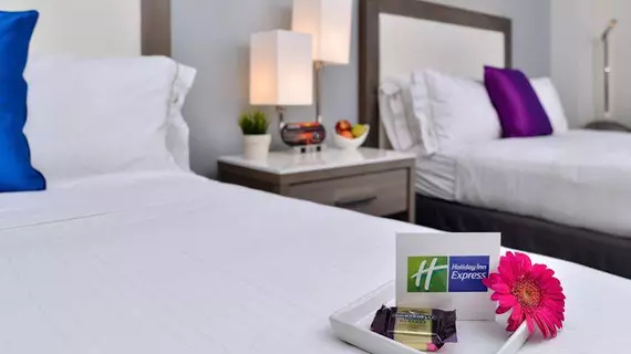 HOLIDAY INN EXPRESS & SUITES SAN DIEGO NE - HOTEL  CIRCLE | Kaliforniya - San Diego County - San Diego - Mission Valley