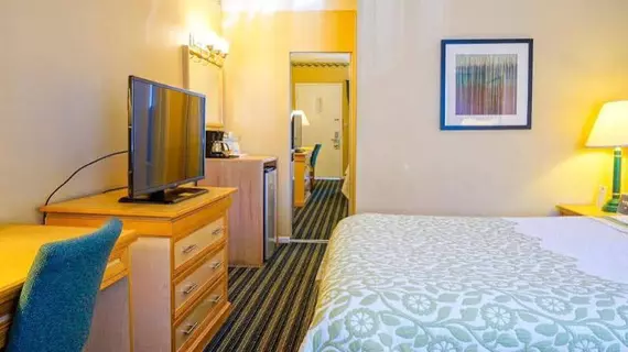 Days Inn Santa Barbara | Kaliforniya - Santa Barbara (ve civarı) - Santa Barbara - Santa Barbara Plajı