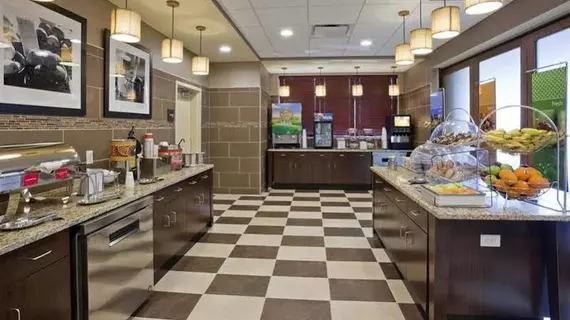 Hampton Inn & Suites Minneapolis/West-Minnetonka | Minnesota - Minneapolis - St. Paul (ve civarı) - Minnetonka