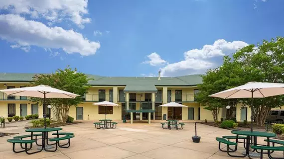 Quality Inn & Conference Center Heber Springs | Arkansas - Heber Springs