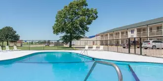 Howard Johnson Inn - Salina