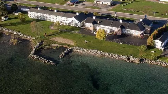 Baymont Inn & Suites St. Ignace Lakefront | Michigan - St Ignace