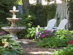 Hidden Garden Cottages Bed & Breakfast | Michigan - Holland (ve civarı) - Saugatuck