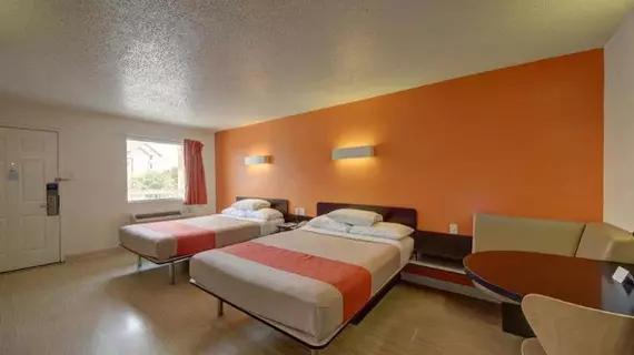 Motel 6 San Antonio Downtown - Market Square | Teksas - San Antonio (ve civarı) - San Antonio