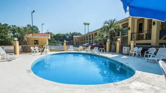 Quality Inn Evergreen | Alabama - Evergreen (ve civarı) - Evergreen