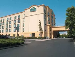 La Quinta Inn & Suites Garden City | New York - Garden City - East Garden City