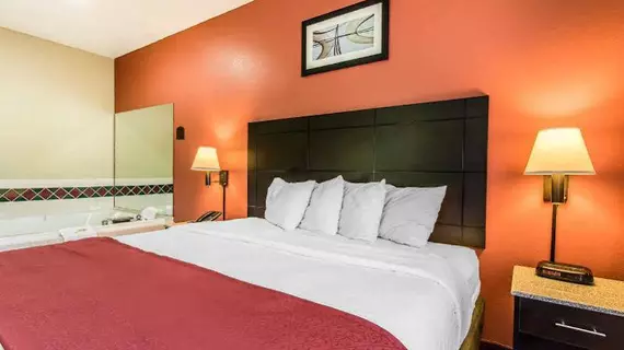 Quality Inn & Suites La Vergne | Tennessee - Nashville-Davidson - Nashville (ve civarı) - La Vergne