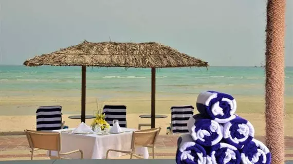 Dhafra Beach Hotel | Abu Dabi - Jebel Dhanna