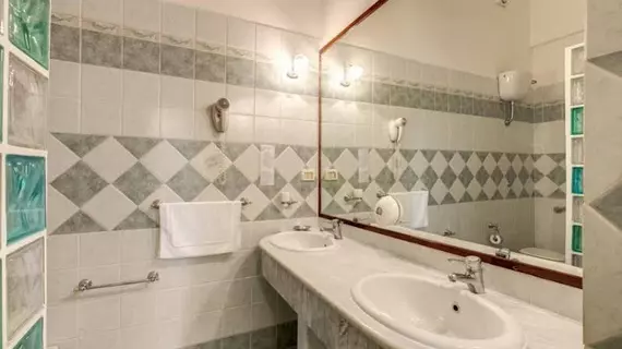 Cambridge Hotel | Lazio - Roma (ve civarı) - Roma Kent Merkezi - Rione XVIII Castro Pretorio