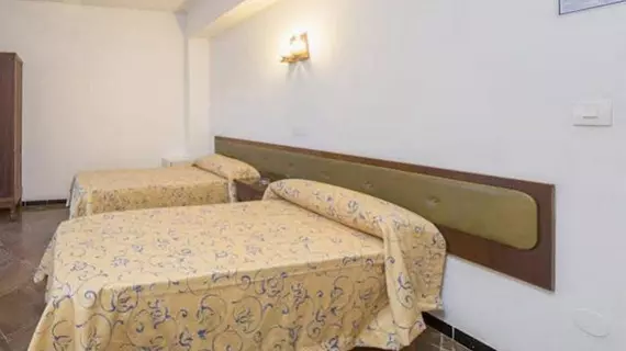 Hostal Alicante | Balearic Adaları - İbiza Adası - Sant Antoni de Portmany