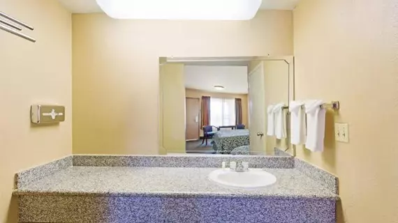 Days Inn Fontana / Rialto | Kaliforniya - San Bernardino County - San Bernardino (ve civarı) - Rialto