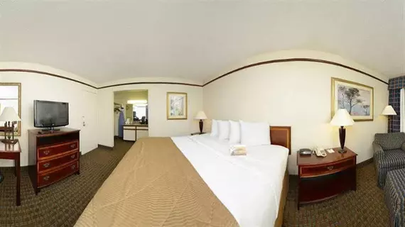 Quality Inn & Suites Near Fort Sam Houston | Teksas - San Antonio (ve civarı) - San Antonio