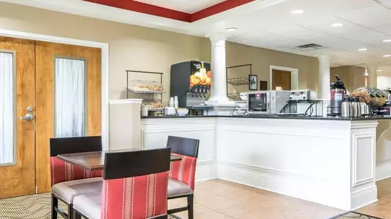 Comfort Inn & Suites Airport and Expo | Kentucky - Louisville (ve civarı) - Louisville