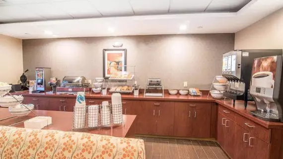 Comfort Inn and Suites Brattleboro | Vermont - Windham County - Brattleboro