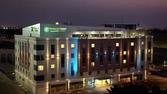 Holiday Inn Express Dubai Safa Park | Dubai - Dubai