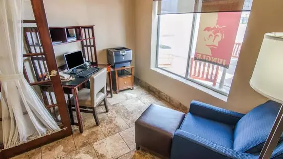 Comfort Inn & Suites Pittsburg | Kansas - Pittsburg (ve civarı) - Frontenac