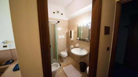 Hotel Brianza | Emilia-Romagna - Bolonya (vilayet) - Calderara di Reno