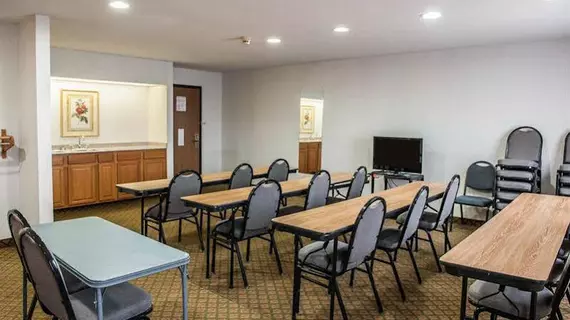 Quality Inn Columbia City | Indiana - Fort Wayne (ve civarı) - Columbia City