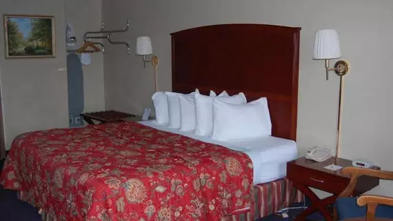 Days Inn Branson / Near the Strip | Missouri - Branson (ve civarı) - Branson - Branson Theater District