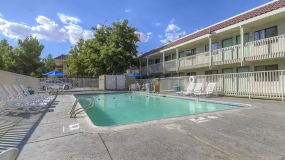 Motel 6 Barstow | Kaliforniya - San Bernardino County - Victorville (ve civarı) - Barstow