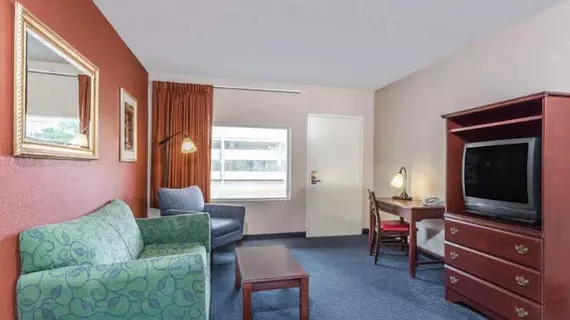 Knights Inn & Suites Virginia Beach | Virginia - Norfolk - Virginia Beach (ve civarı) - Virginia Beach