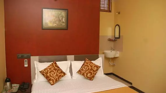 Hotel Cosmo | Batı Delhi - Ulusal Eyalet Başkenti Delhi - Delhi (ve civarı) - Yeni Delhi - Karol Bagh