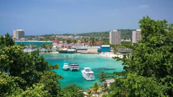 Columbus Heights | Saint Ann - Ocho Rios (ve civarı) - Ocho Rios