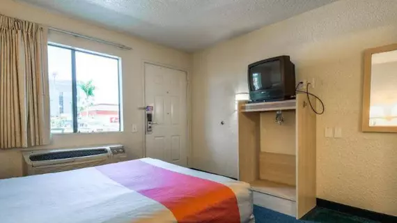 Motel 6 Anaheim Buena Park | Kaliforniya - Orange County - Anaheim