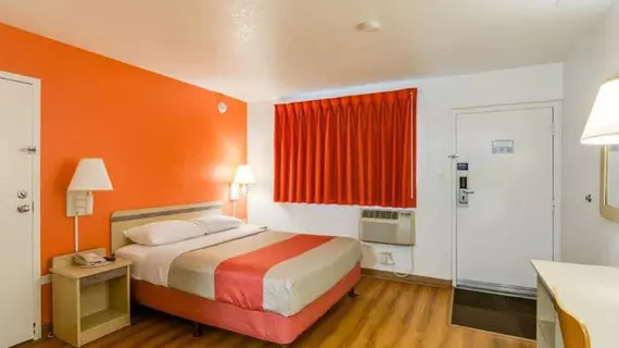 Motel 6 Chicago O'Hare - Schiller Park | İllinois - Chicago (ve civarı) - Schiller Park