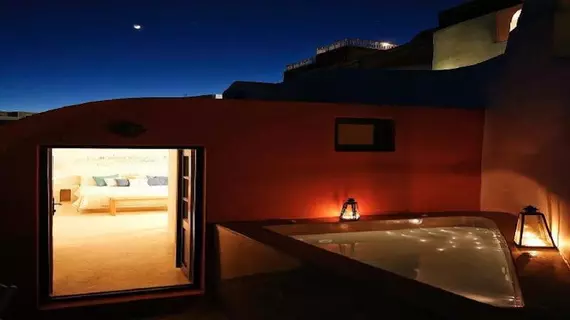 Chroma Suites | Ege Adaları - Santorini