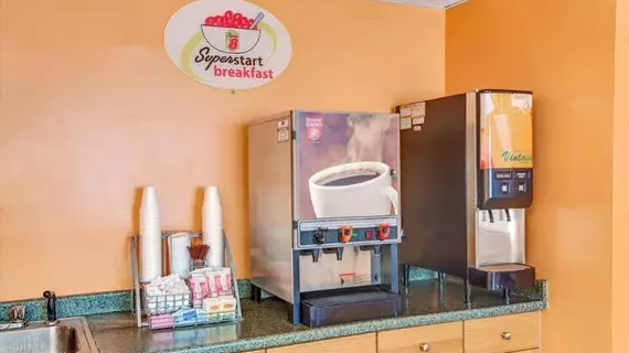 Super 8 Motel - Stamford/New York City Area | Connecticut - Stamford (ve civarı) - Stamford