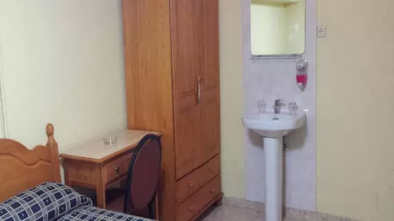 Hostal Cuatro Caños | Madrid Özerk Topluluğu - Madrid (ve civarı) - Alcala de Henares