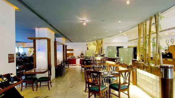 Ramee Guestline Hotel Juhu | Maharaştra - Raigad - Bombay (ve civarı) - Bombay - Malad - Batı Banliyöleri