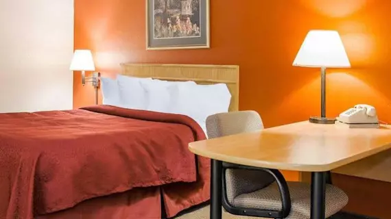 Quality Inn & Suites Greensburg  | Indiana - Greensburg (ve civarı) - Greensburg