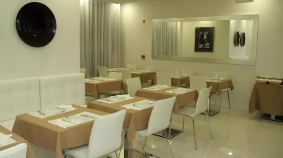 Dom Joao Hotel | Centro - Santarem Bölgesi - Entroncamento