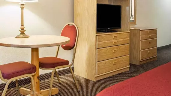 Quality Inn & Suites Greensburg  | Indiana - Greensburg (ve civarı) - Greensburg